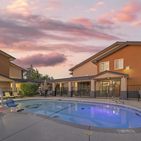 Best Western Antelope Inn & Suites Red Bluff Buitenkant foto