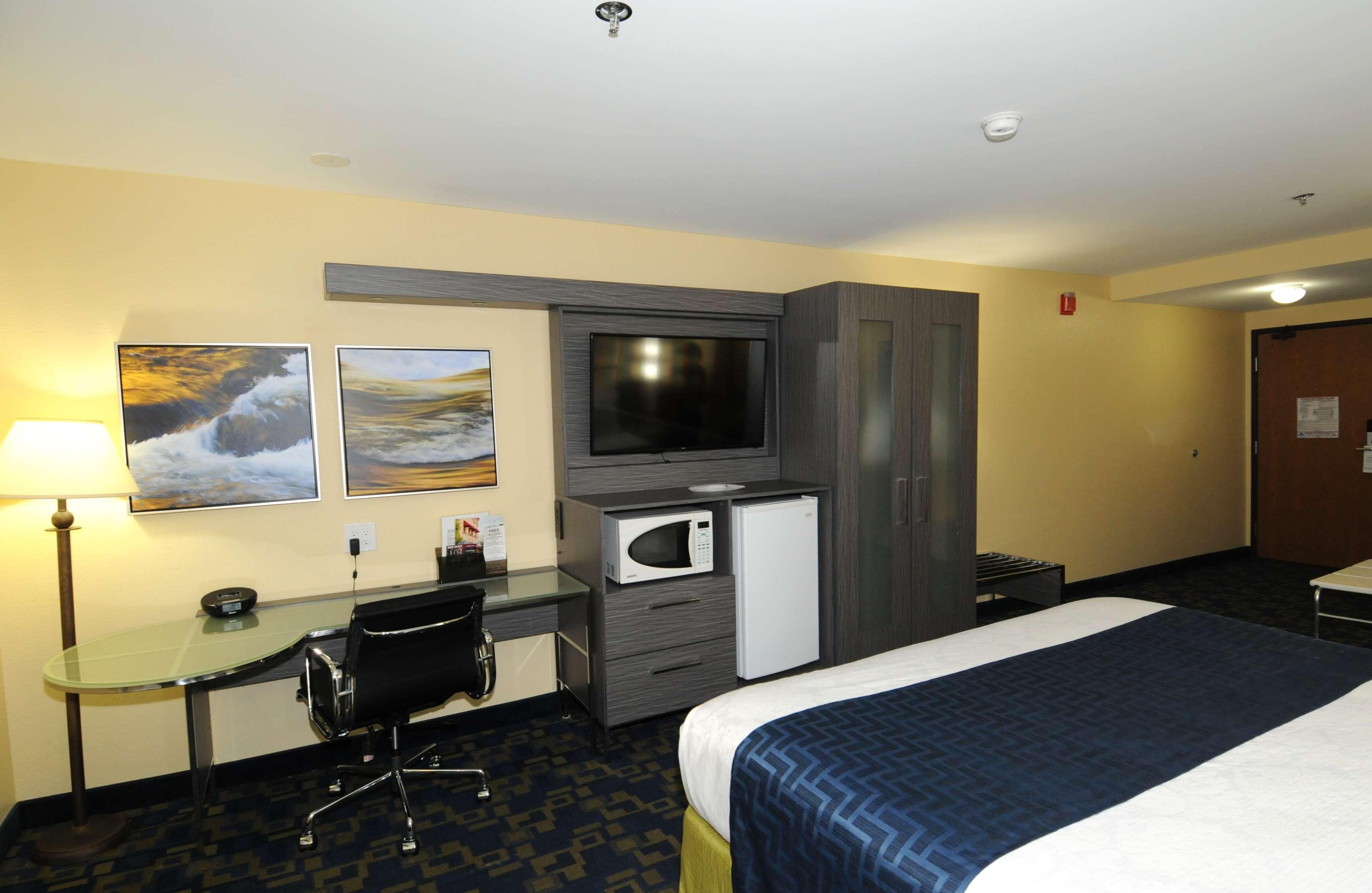 Best Western Antelope Inn & Suites Red Bluff Buitenkant foto