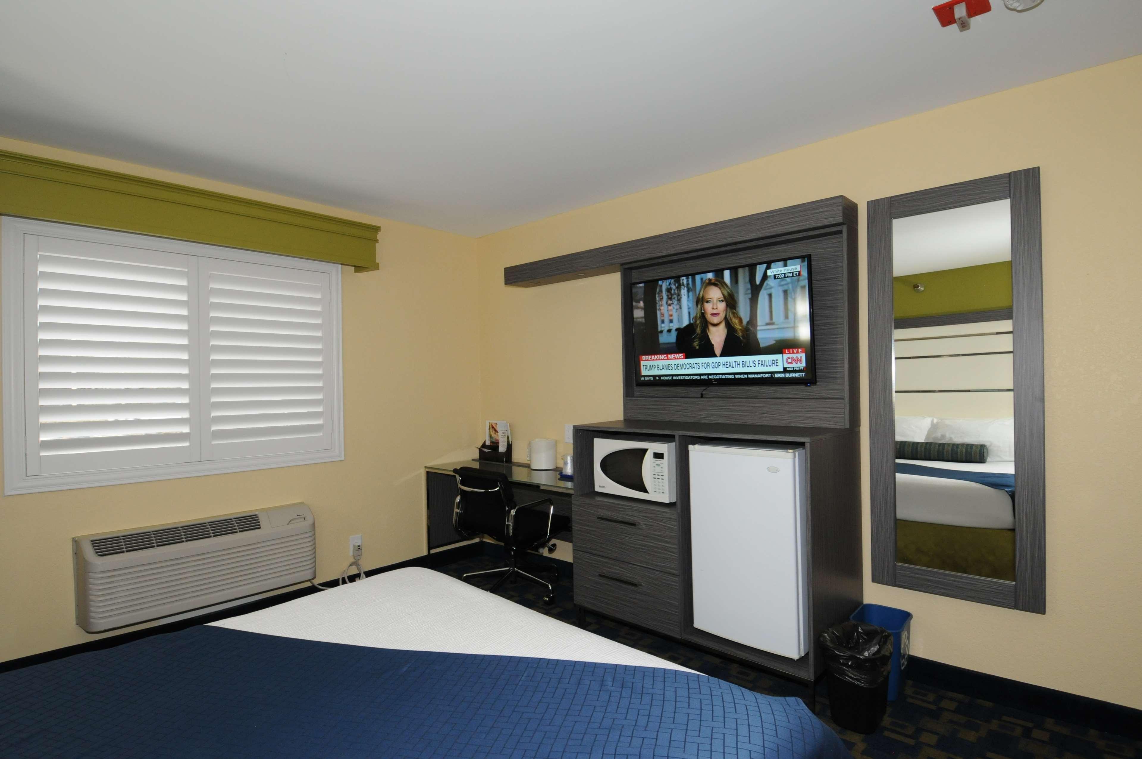 Best Western Antelope Inn & Suites Red Bluff Buitenkant foto