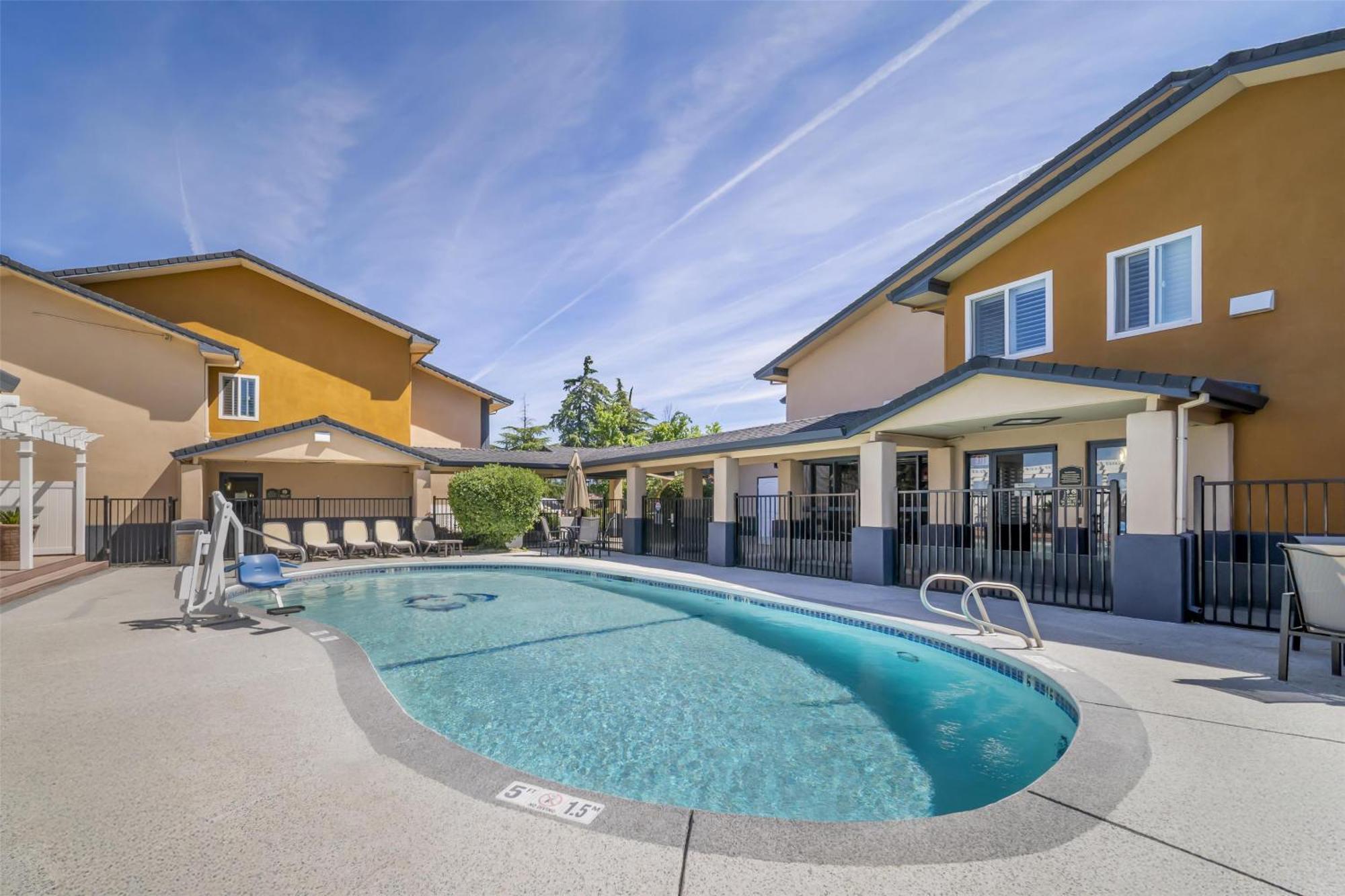 Best Western Antelope Inn & Suites Red Bluff Buitenkant foto