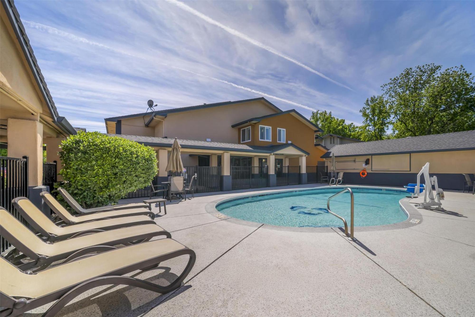Best Western Antelope Inn & Suites Red Bluff Buitenkant foto