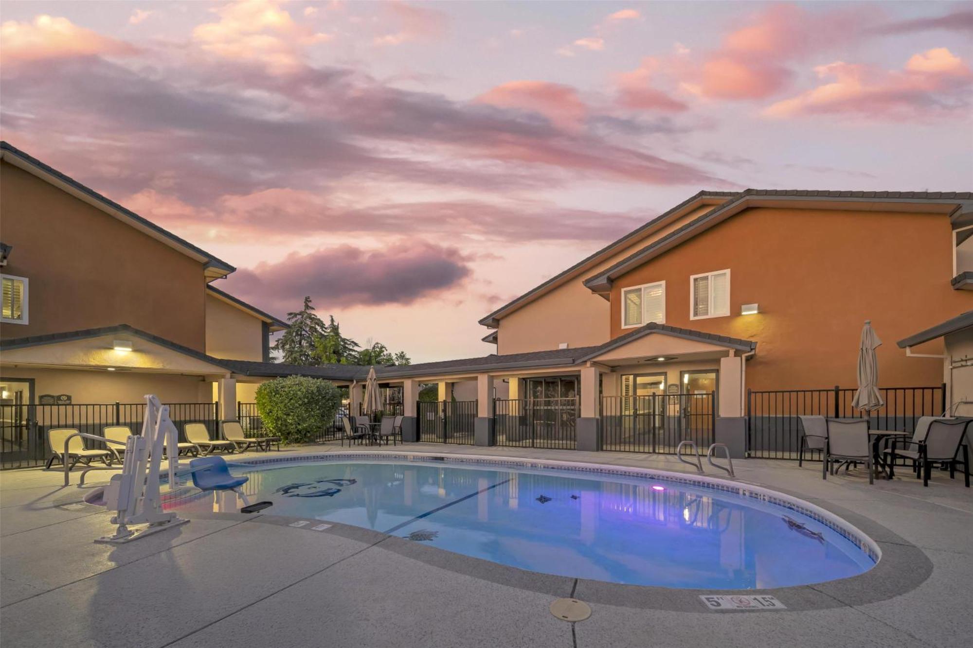 Best Western Antelope Inn & Suites Red Bluff Buitenkant foto